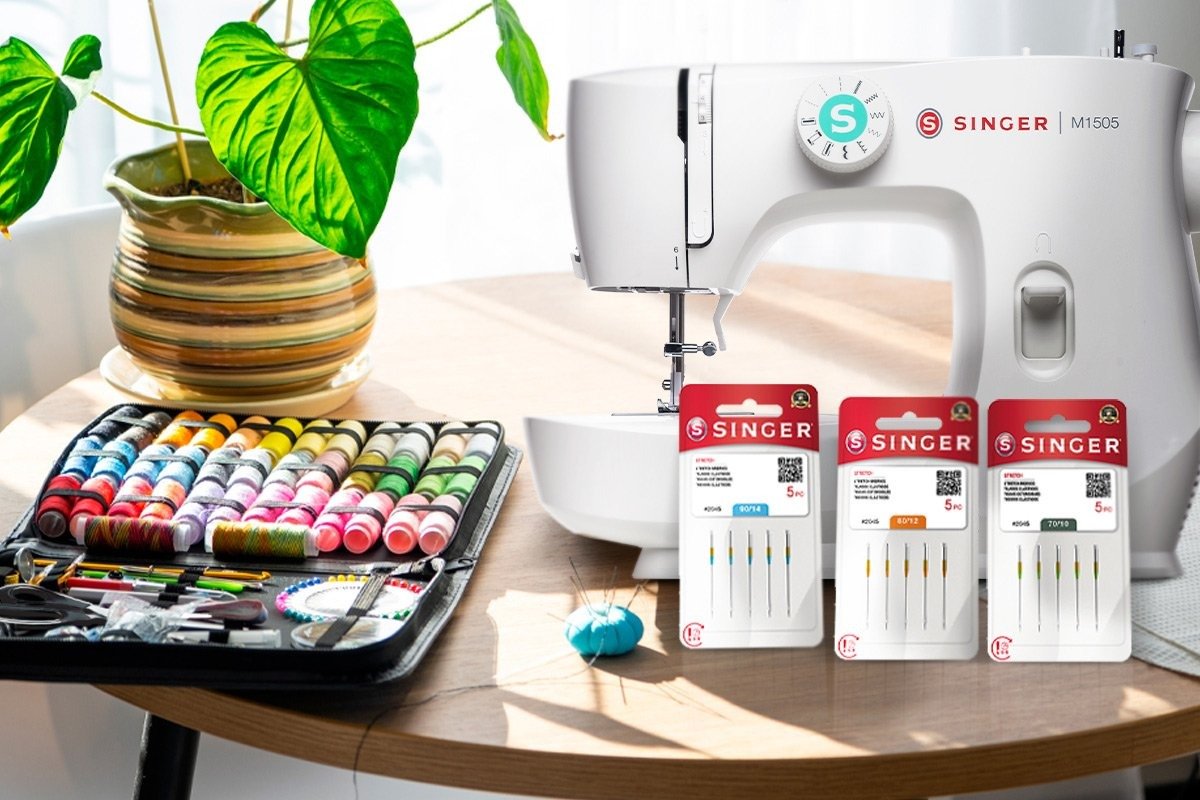 SINGER® es la única marca de máquinas de coser que fabrica sus propias agujas. Son manufacturadas en Brasil con materiales de alta calidad, proporcionan durabilidad que suministra alto desempeño y facilita la costura, compatibles con todas las máquinas de coser domésticas.